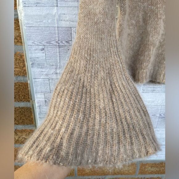 Brock Collection
Kaelie Cashmere Bell-Sleeve jumper size small - Picture 7 of 13